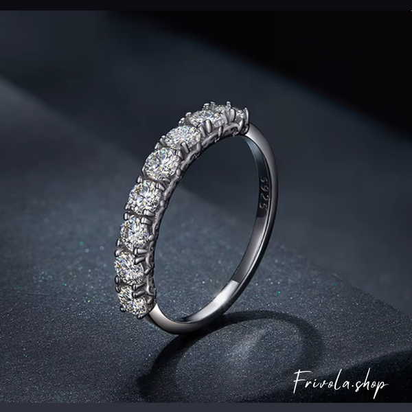 Jocely – Moissanite Ring Timeless Sparkle