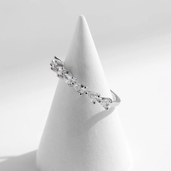Arrowna - Silver Zircon Ring